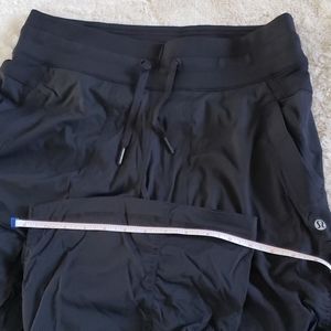 Lululemon black 8 tall Dance alt EUC